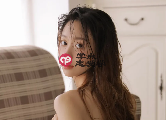 约会时怎么才能牵手