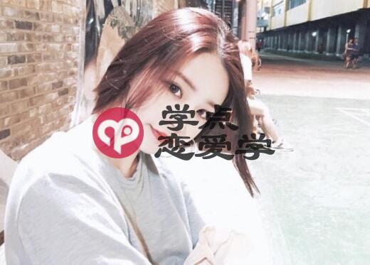 女生暗恋男生的表现