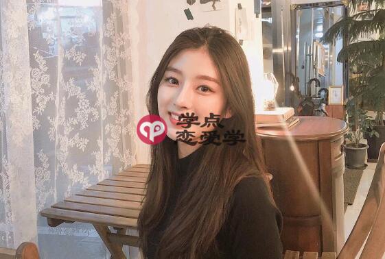 约喜欢的女生出来玩，她说忙该怎么办