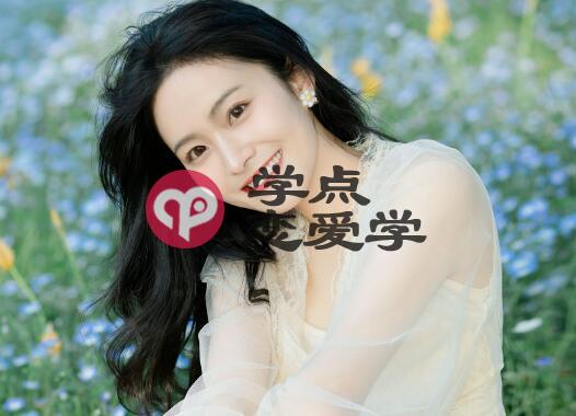 陌生男人暗恋你的表现