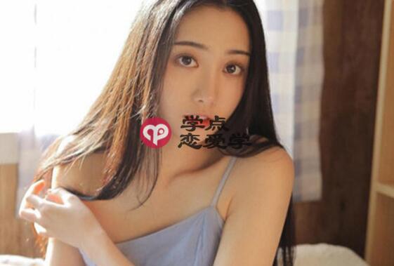 约会时出现这些小动作 只会惹的女生反感