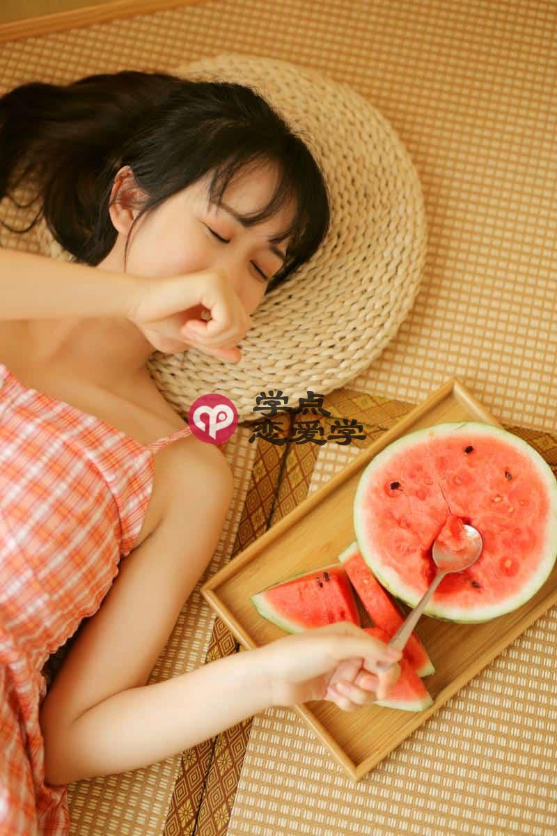 怎样找女孩子聊天主动又不尴尬的开场白,学这些就够了！